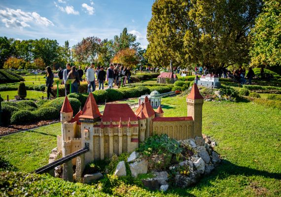 Éttermi kertek és környéke. A világ szeme elől elrejtett, legjobb kerthelyiségek Budapesten